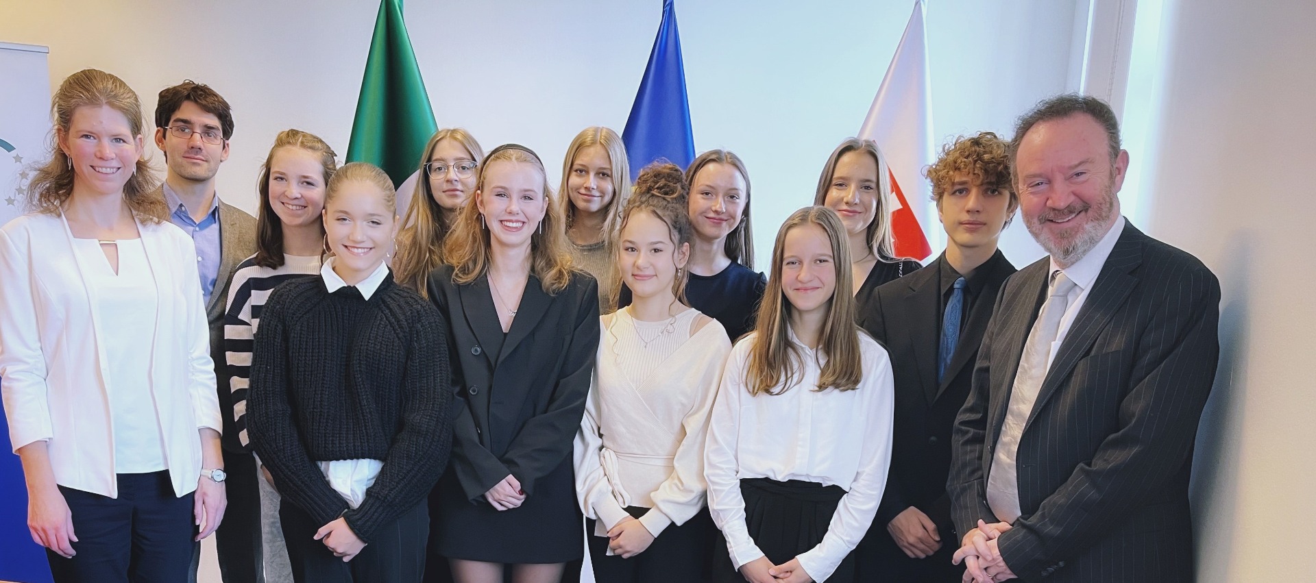 Návšteva našich študentov u J.E. veľvyslanca Írskej republiky na Slovensku - Obrázok 1