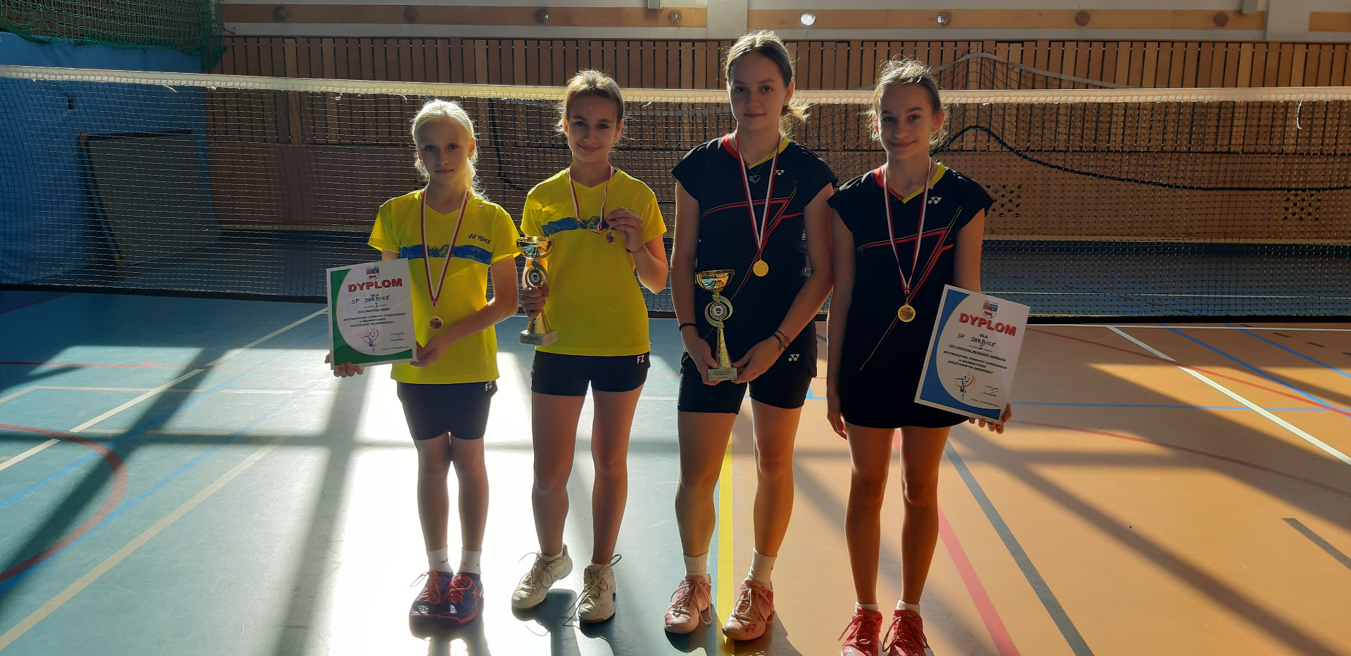 Mistrzostwa Powiatu Tureckiego w Drużynowym Badmintonie Dziewcząt - Obrazek 1