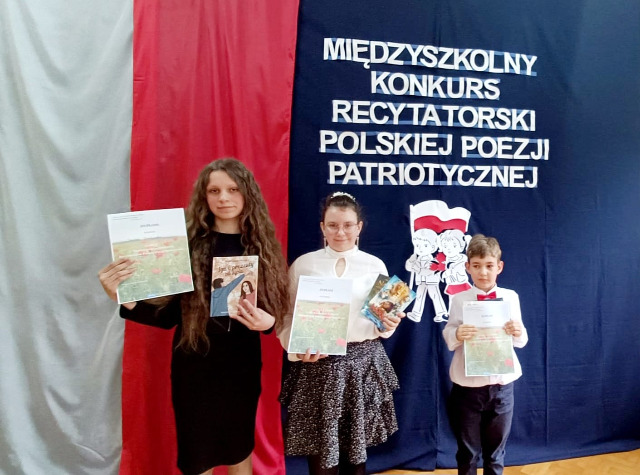 Sukcesy naszych uczniów w Międzyszkolnym Konkursie Recytatorkim Polskiej Poezji Patriotycznej - Obrazek 1