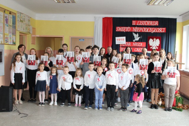 Szkoła do hymnu – 105 rocznica odzyskania przez Polskę niepodległości - Obrazek 1