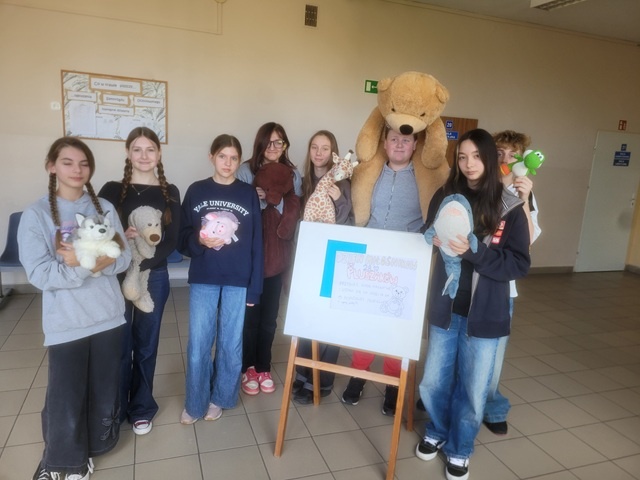 młodzież z puszakami