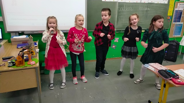 Wizyta na kiermaszu świątecznym w Szkole Podstawowej w Łasinie 🎄 - Obrazek 2
