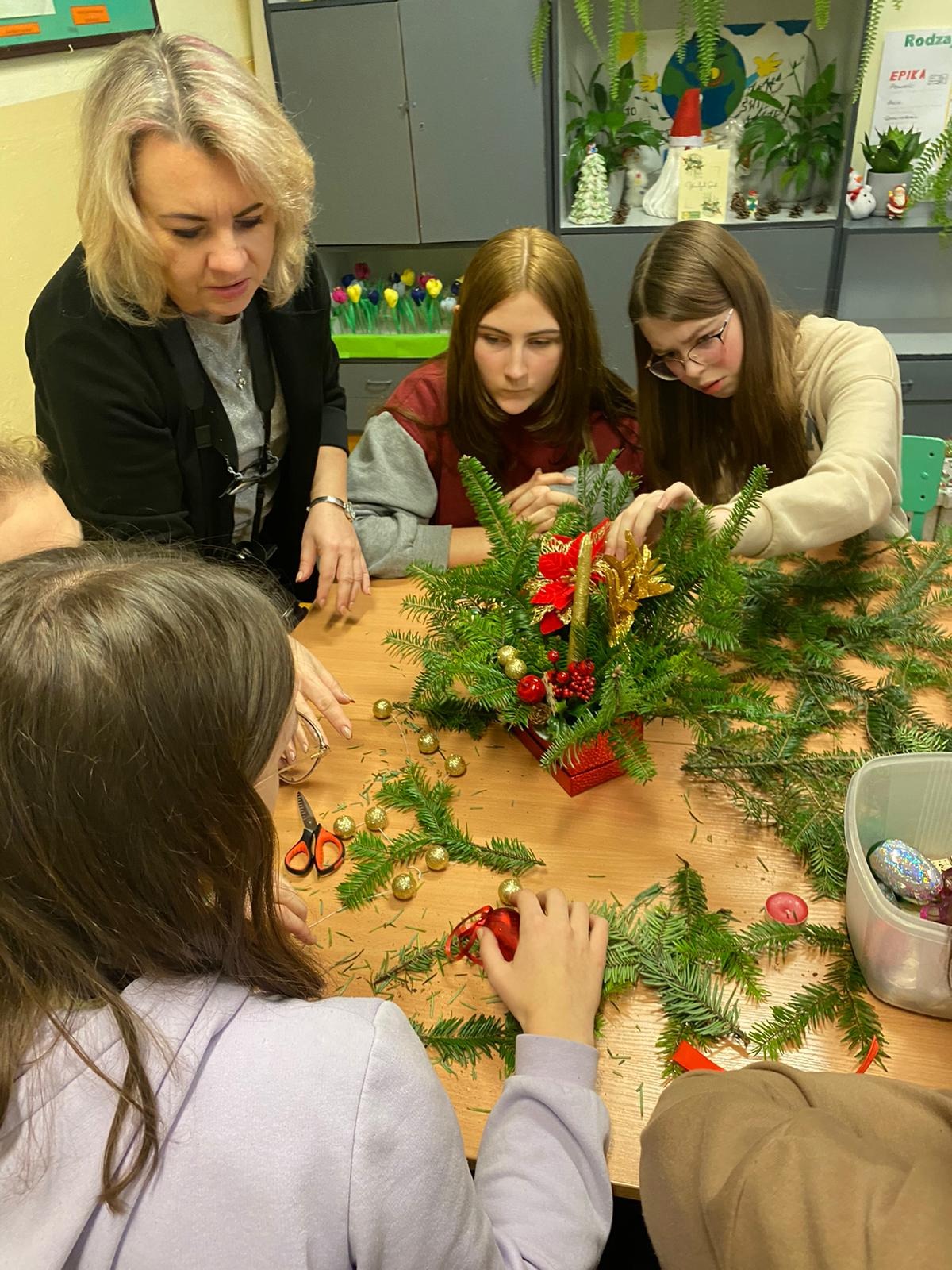 Warsztaty Bożonarodzeniowe w Szkołach Podstawowych w Sokolinie i Krzczonowie - Obrazek 3