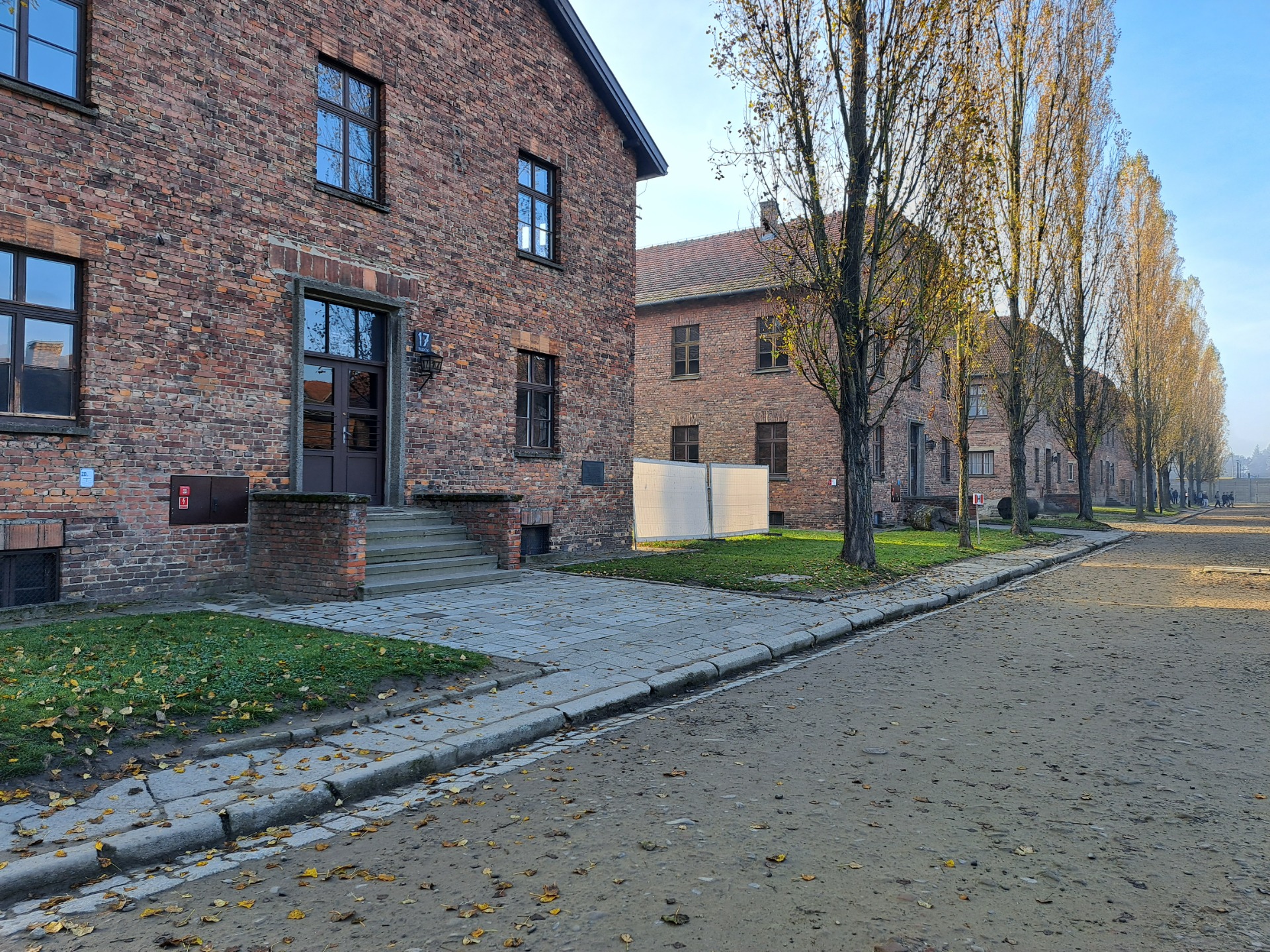 Wizyta klas ósmych w Miejscu Pamięci i Muzeum Auschwitz-Birkenau - Obrazek 6