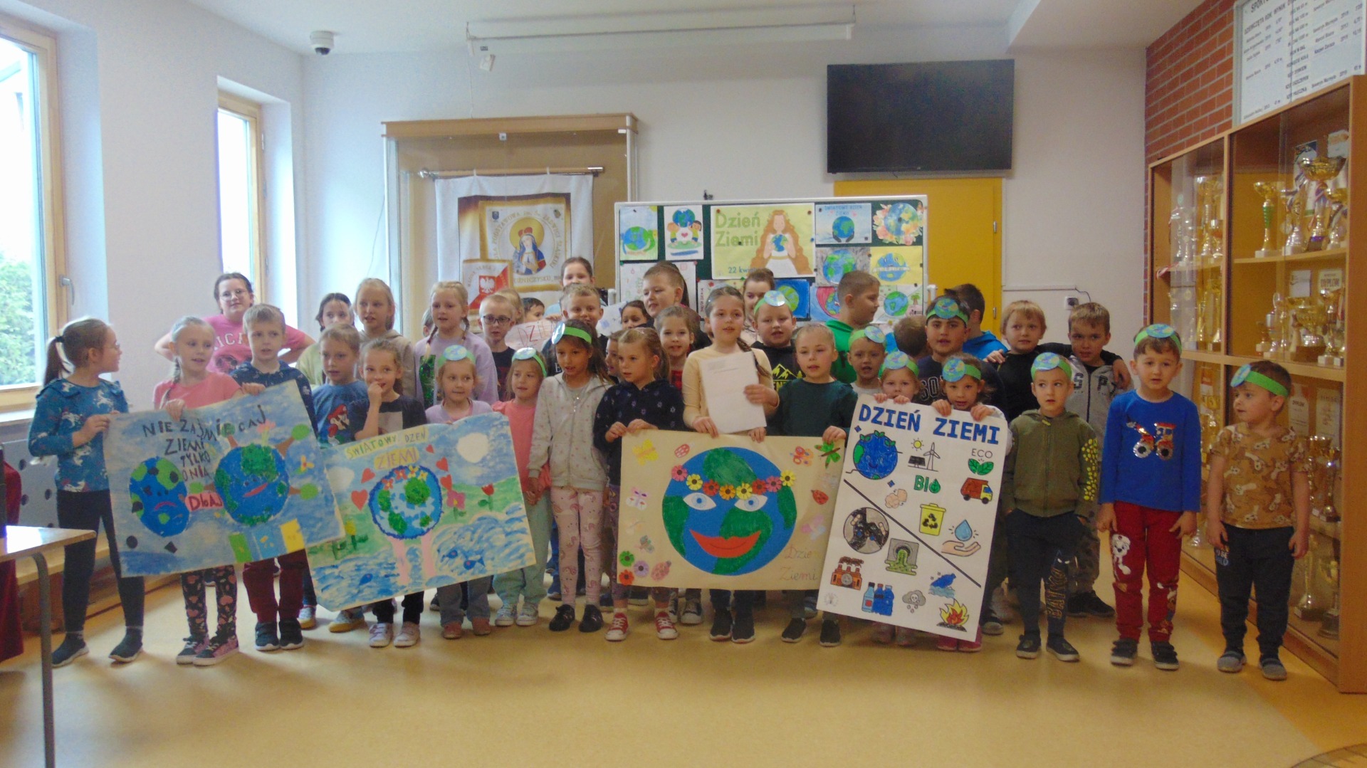 Światowy Dzień Ziemi w naszej szkole – razem dbamy o naszą planetę! - Obrazek 1