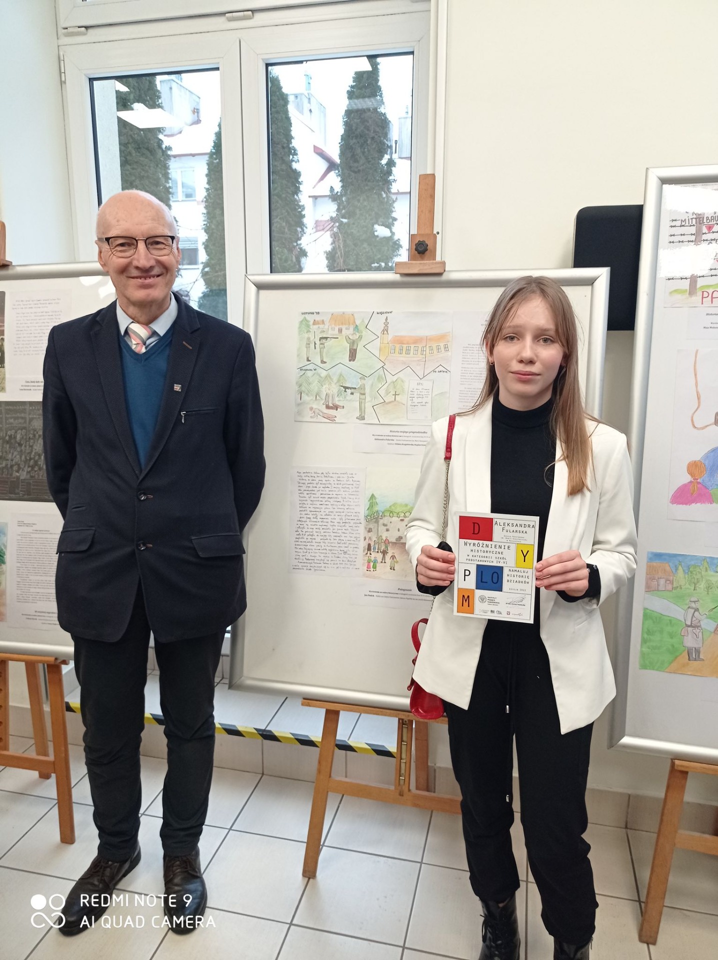 Uczennica klasy VI Aleksandra Fularska zdobyła wyróżnienie w konkursie "Namaluj historię dziadków" - Obrazek 1