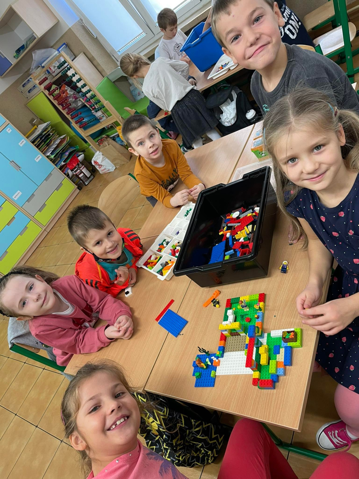 Klasa 1c buduje z klocków Lego Education - Obrazek 2