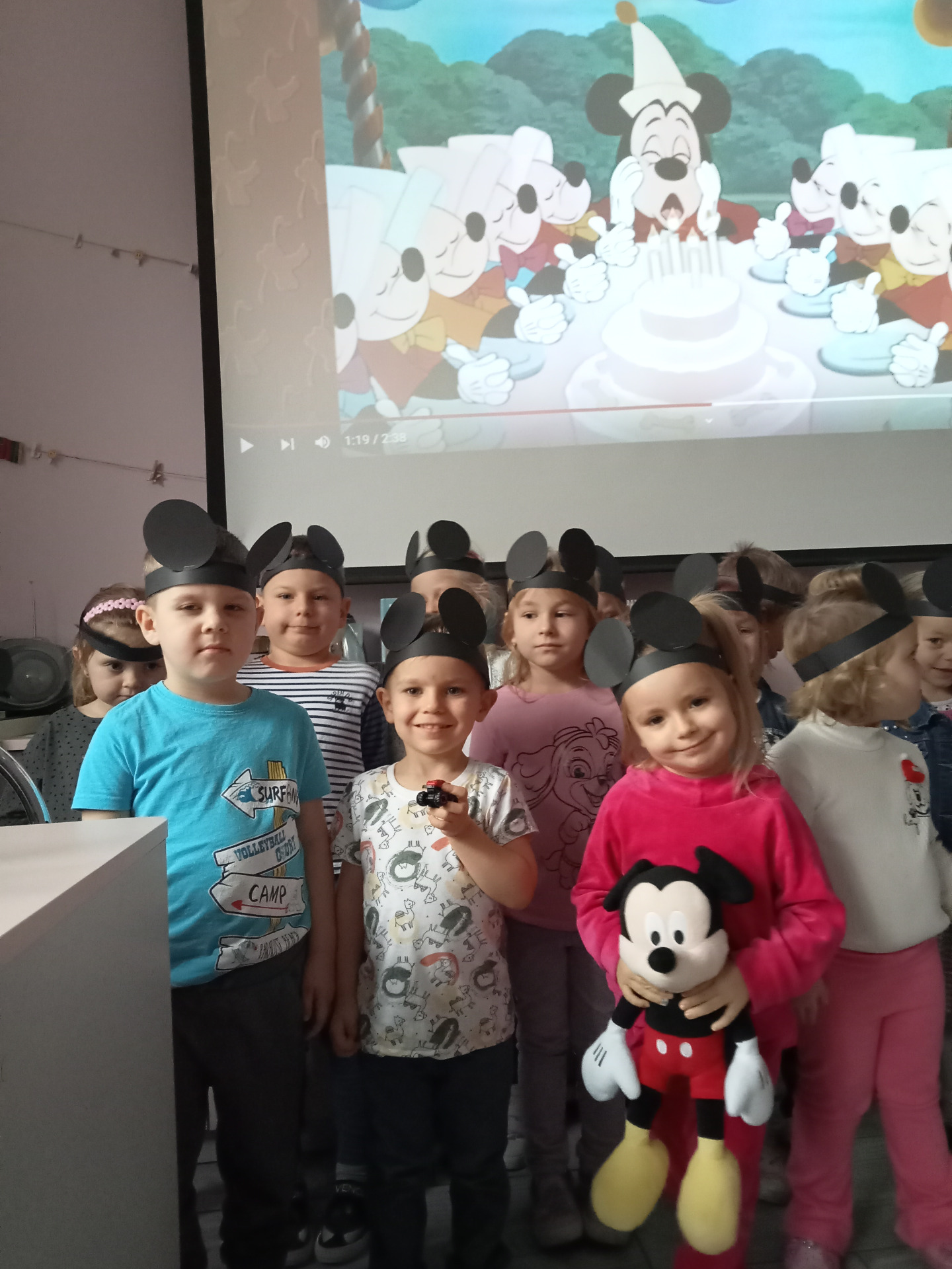 Dziewięćdziesiąte czwarte urodziny Myszki Mickey (Miki) 🐭 - Obrazek 2