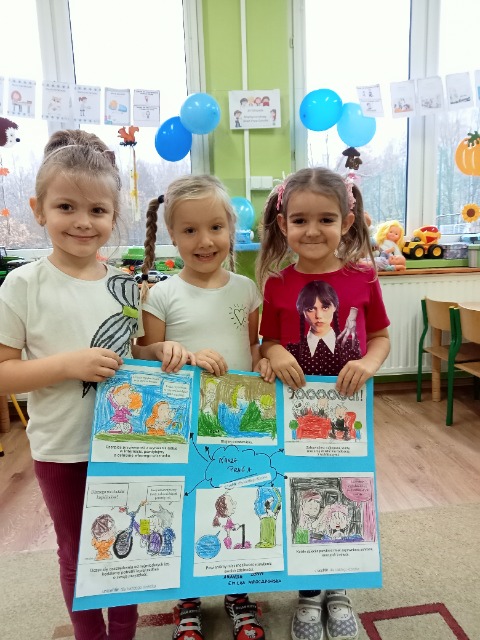 Lenka, Amandzia i Emilka prezentują swoja pracę