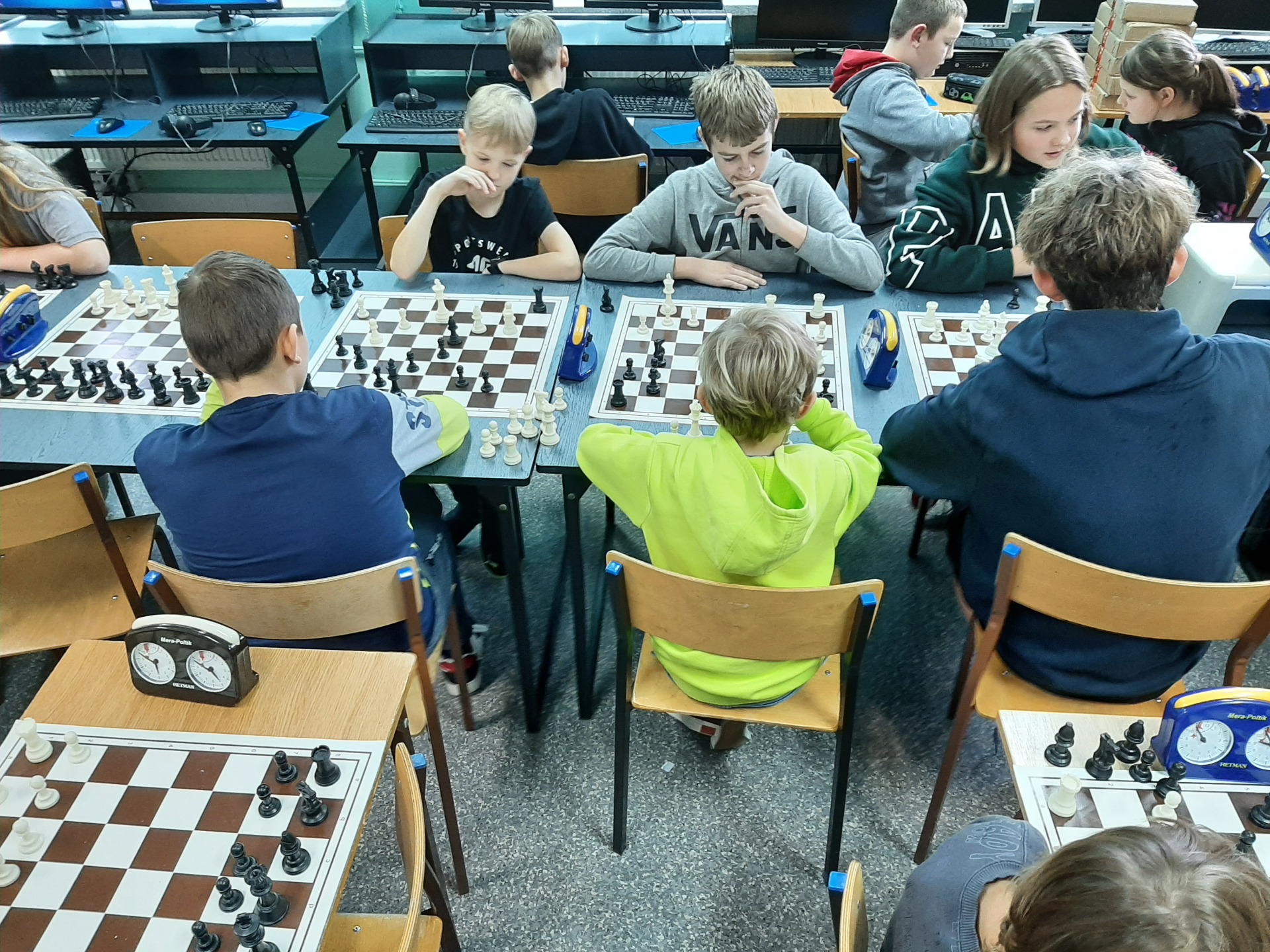 III i IV Międzyszkolny Turniej Szachowy w Szachach Szybkich  w Przelewicach – „Jest szachowo!” - Obrazek 5