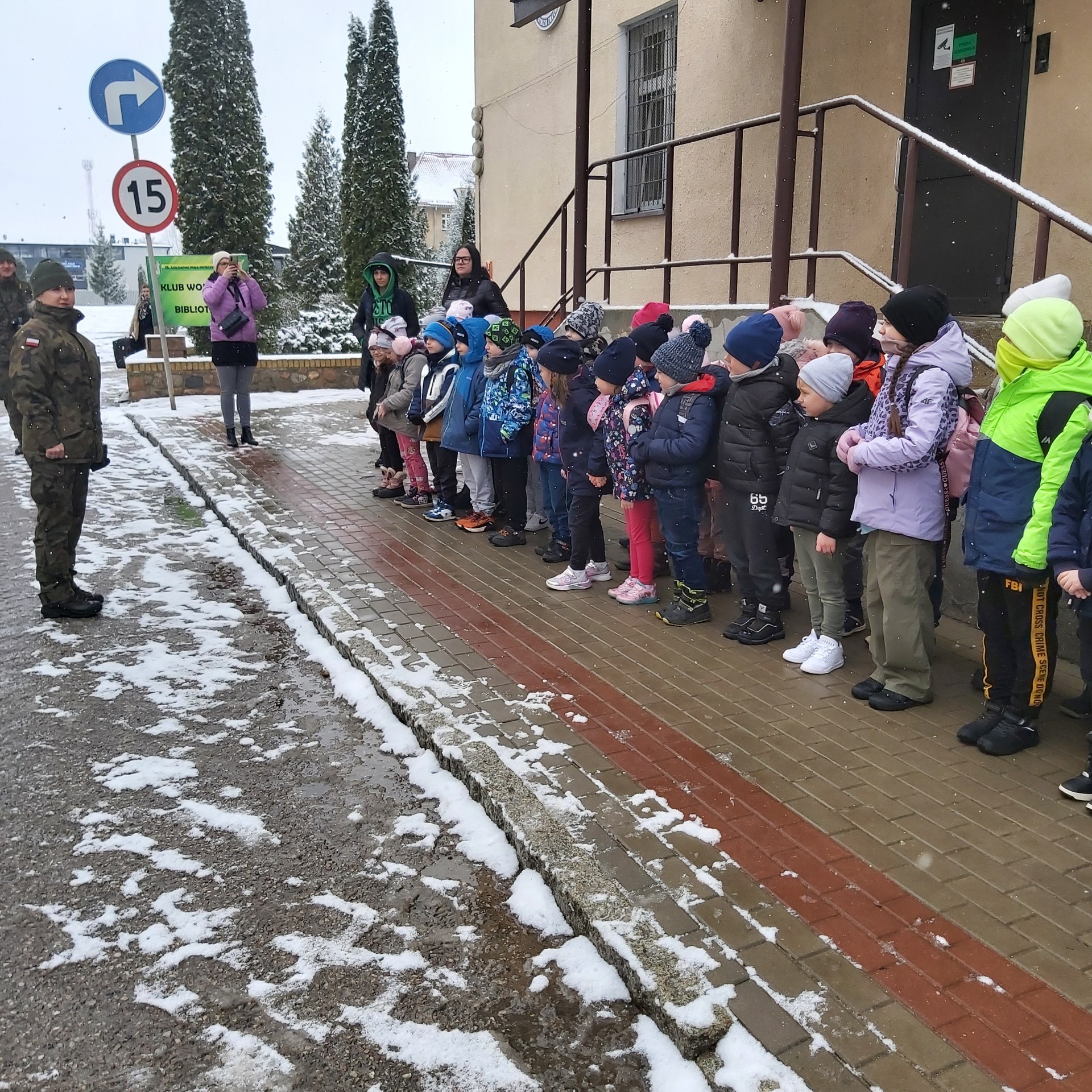 Uczniowie SP Nr 2 im. M. Kopernika w Olecku z wizytą w Jednostce Wojskowej w Gołdapi