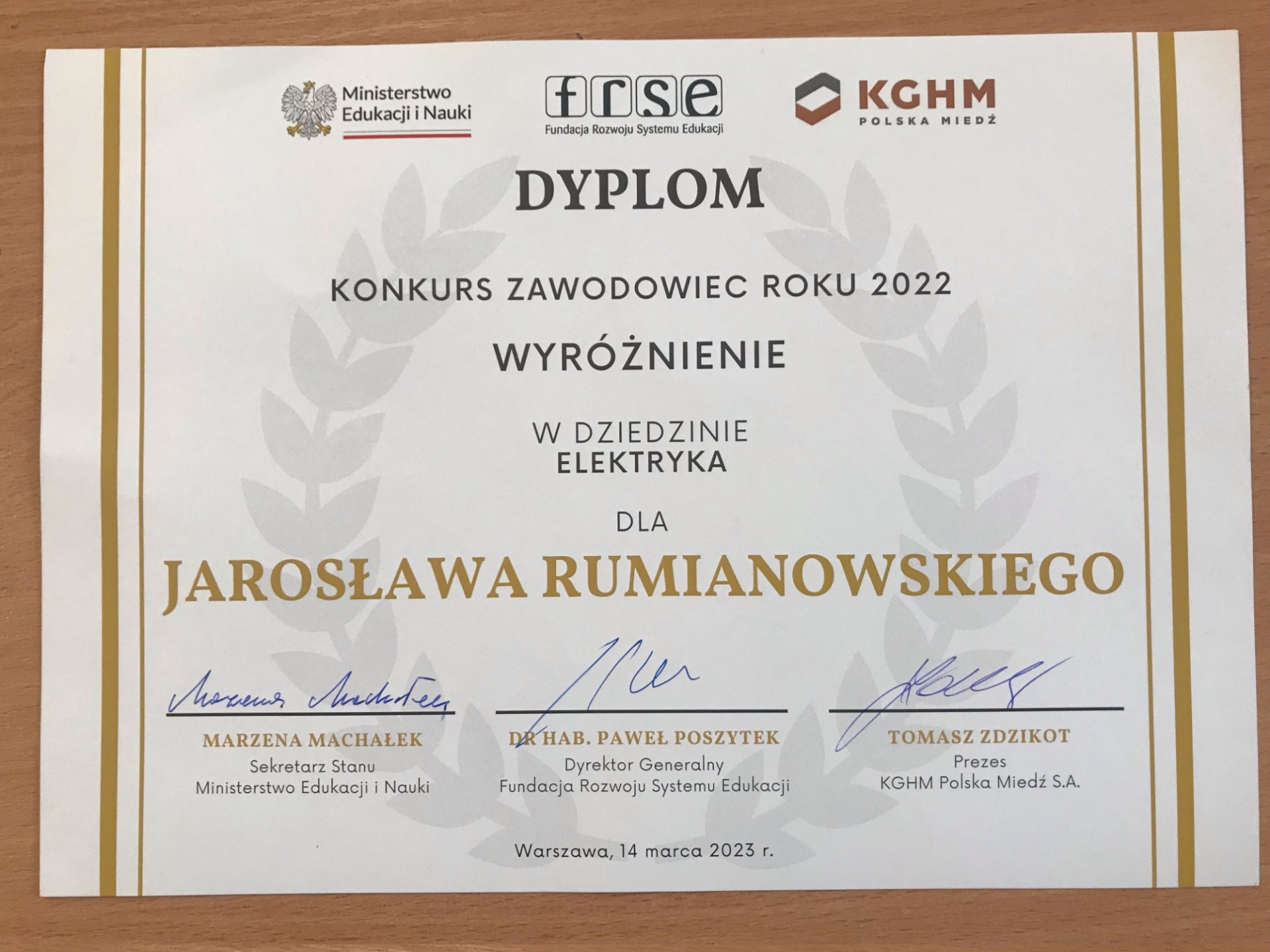 Dyplom dla Jarosława Rumianowskiego — wyróżnienie w konkursie Zawodowiec roku 2022 — wyróżnienie w dziedzinie Elektryka