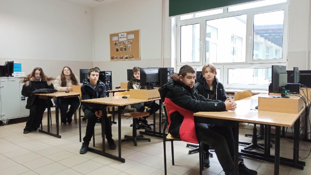 21 marca uczniowie klasy ósmej odwiedzili Zespół Szkół Ekonomicznych i Technicznych w Pasłęku, gdzie zapoznali się z ofertą edukacyjną szkoły.